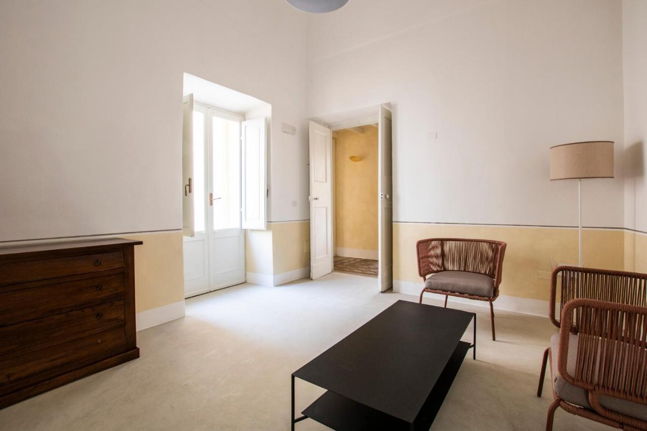 Palazzo Balsamo Bed & Breakfast Галиполи Екстериор снимка